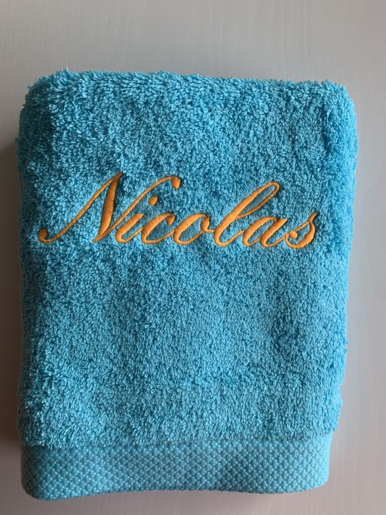 Drap de bain turquoise personnalisé prénom